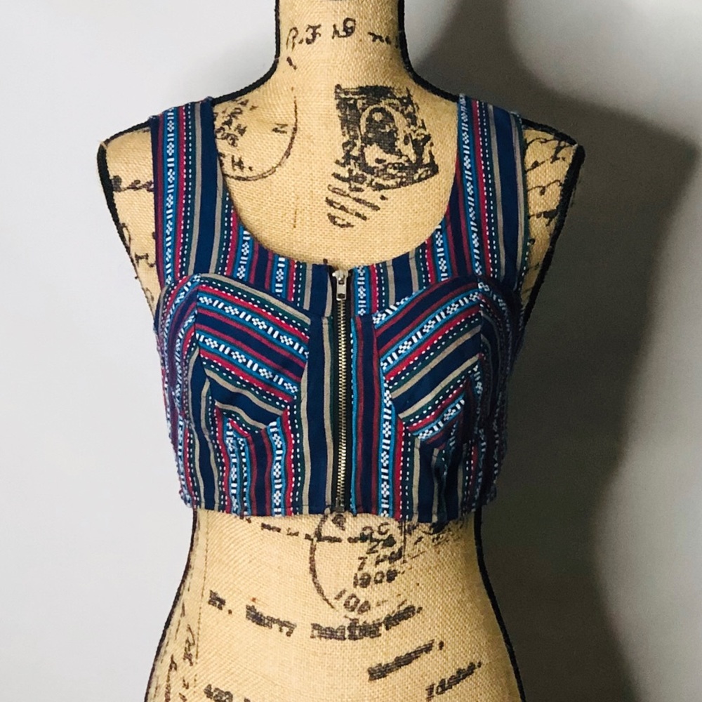 FOREVER 21 sleeveless crop top size Small